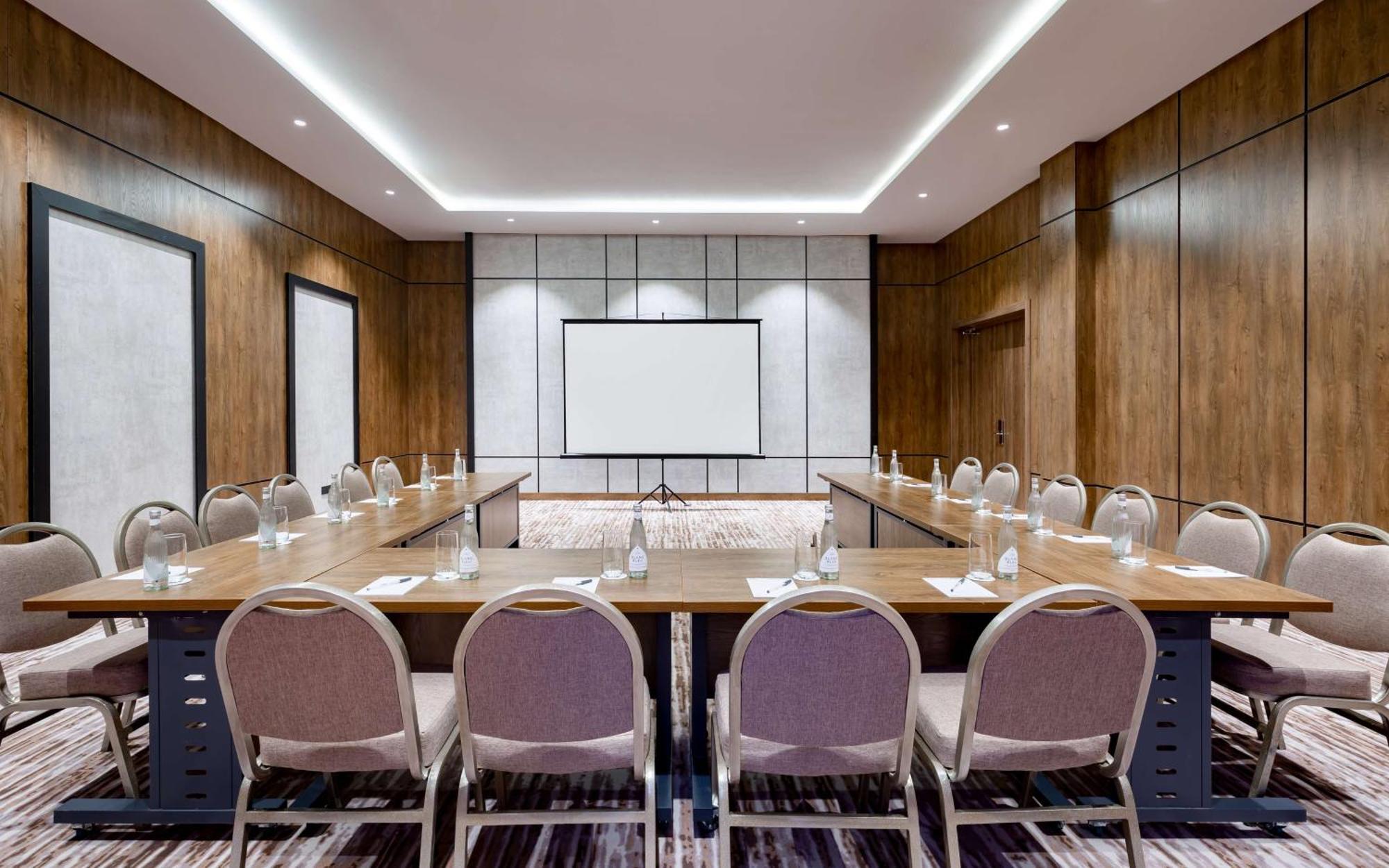 Hilton Garden Inn Самарканд Экстерьер фото