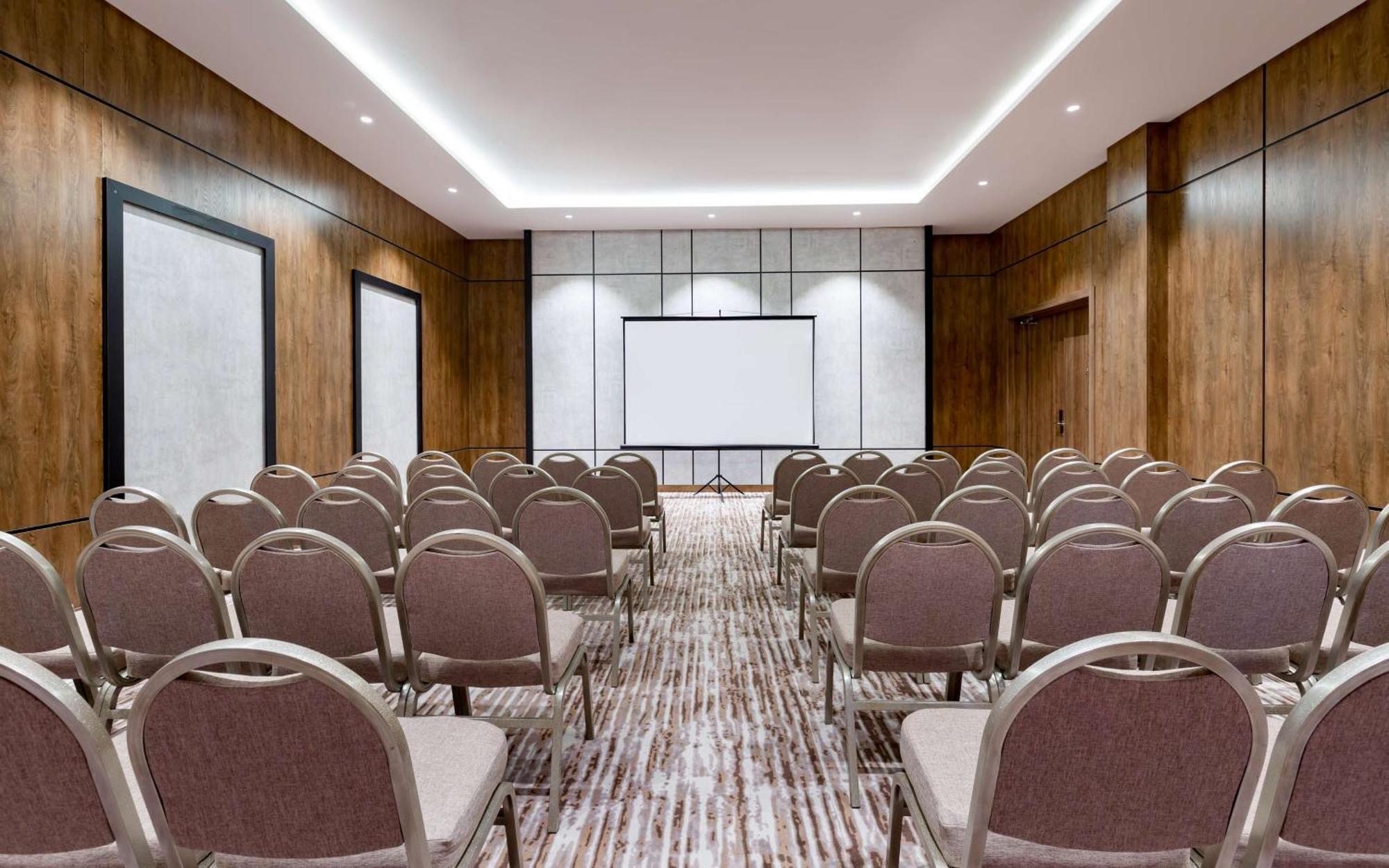 Hilton Garden Inn Самарканд Экстерьер фото